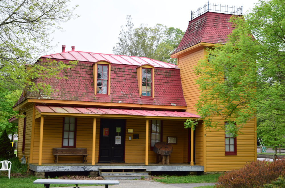 Earleigh Hgts Train Station